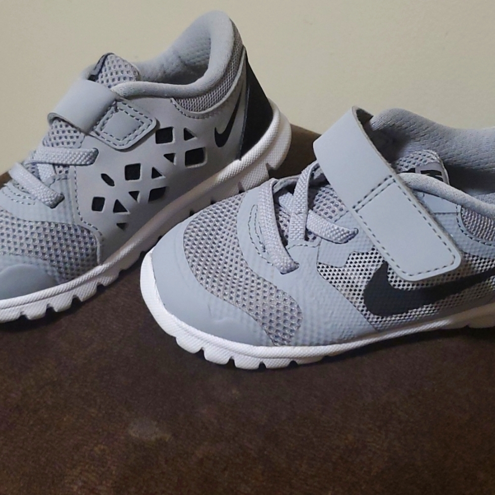 Baby nike grey navy black